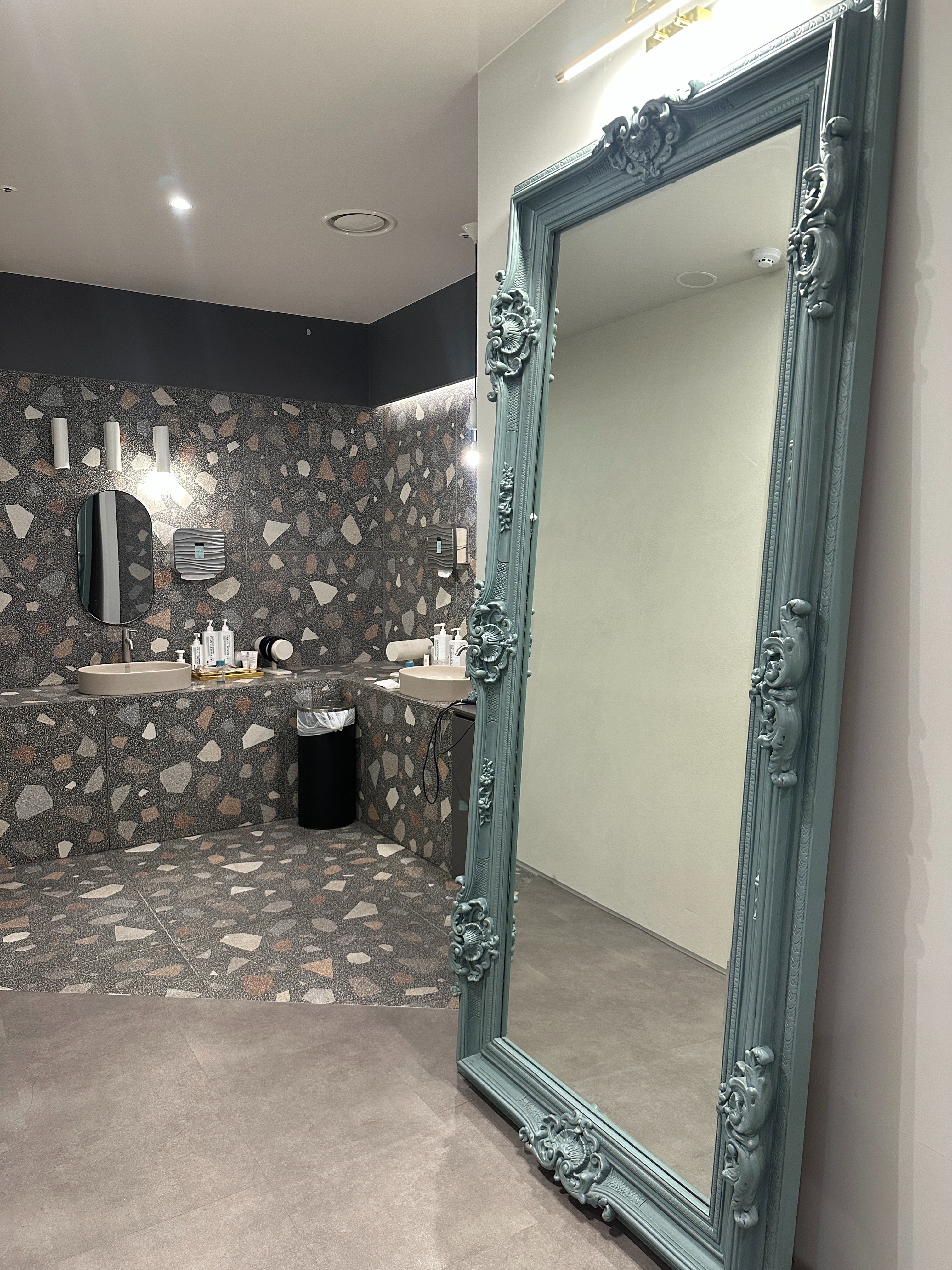 skin clinic near Hongdae